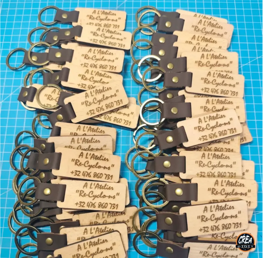 Porte-clés personnalisé en bois boucle cuir 6,5x2,8cm